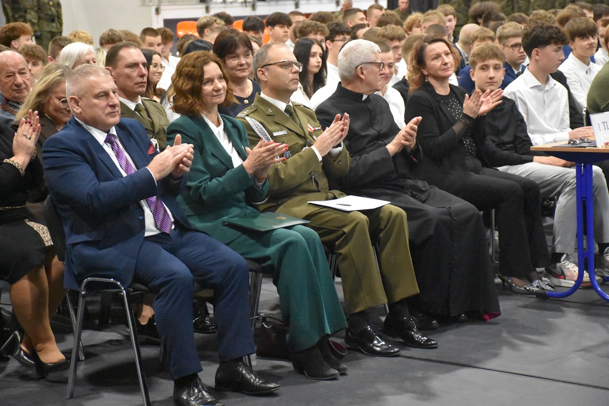 DSC_1984.JPG (365 KB)