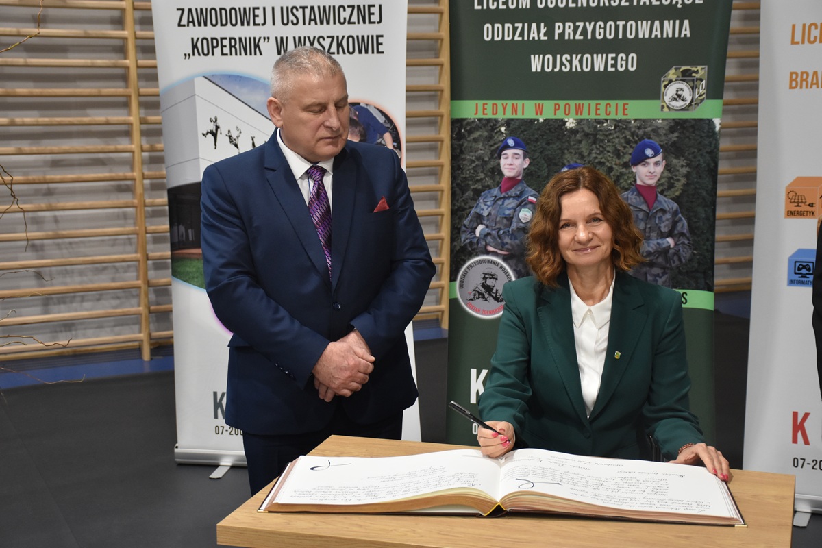 DSC_2171.JPG (296 KB)