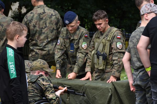 Ikona do artykułu: „Po żołniersku – na wesoło”