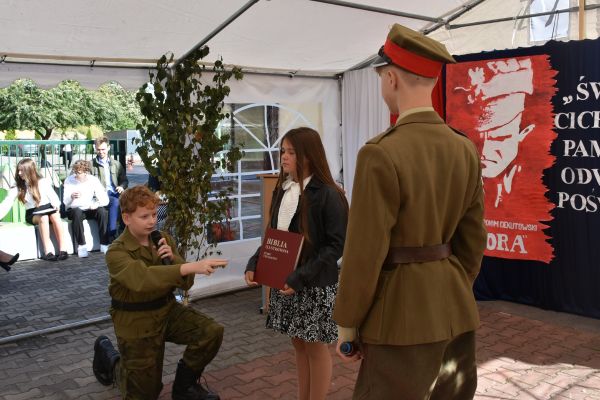 Ikona do artykułu: Rocznica nadania imienia Szkoły Podstawowej im. Cichociemnych Spadochroniarzy w Łosinnie