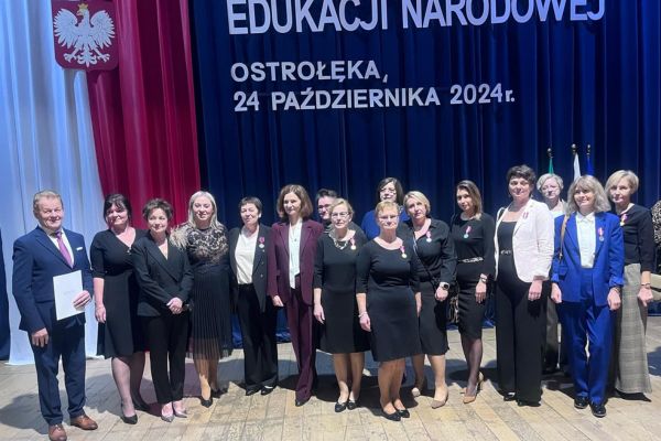 Ikona do artykułu: Dyrektorzy i nauczyciele naszych szkół nagrodzeni!