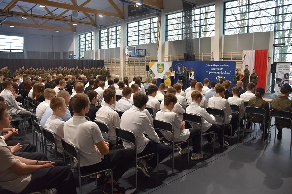 Ikona do artykułu: Ślubowanie klas pierwszych w CEZiU „Kopernik”